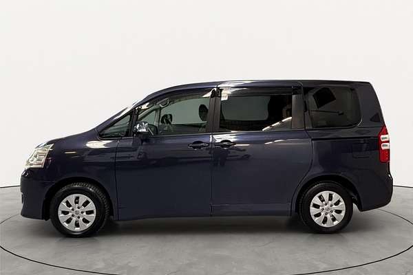 2011 Toyota Noah X L SELECTION ZZR70G