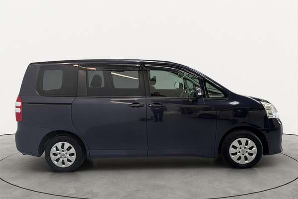 2011 Toyota Noah X L SELECTION ZZR70G
