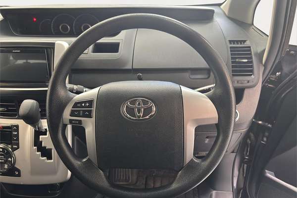 2011 Toyota Noah X L SELECTION ZZR70G