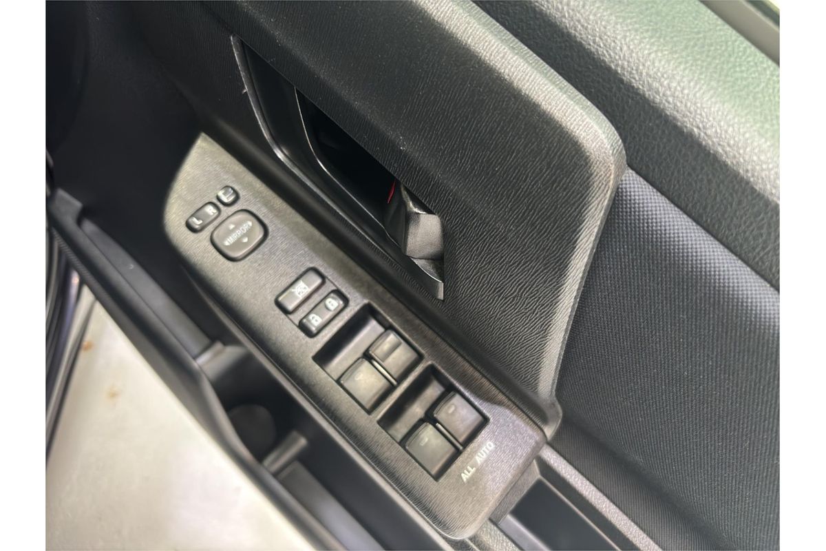 2011 Toyota Noah X L SELECTION ZZR70G