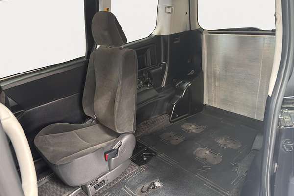 2011 Toyota Noah X L SELECTION ZZR70G