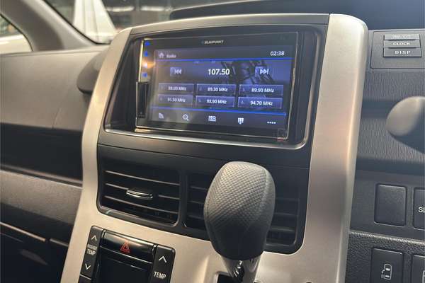 2011 Toyota Noah X L SELECTION ZZR70G