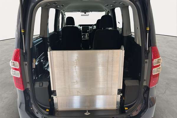 2011 Toyota Noah X L SELECTION ZZR70G