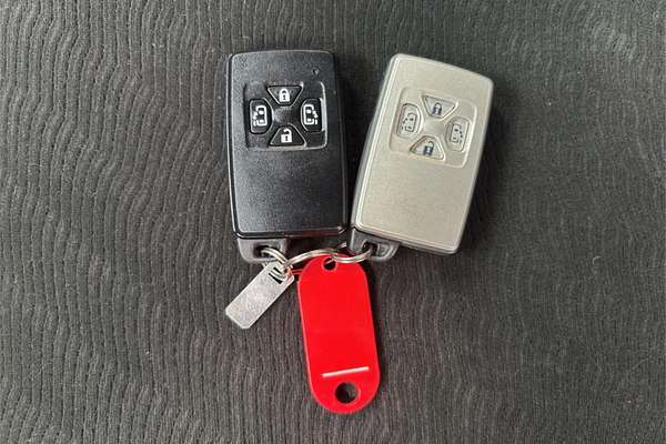 2011 Toyota Noah X L SELECTION ZZR70G