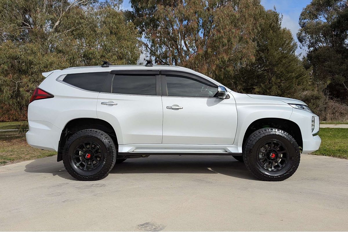 2022 Mitsubishi Pajero Sport GLS QF