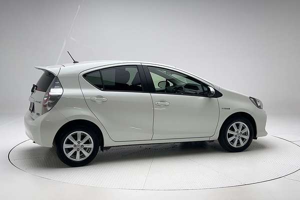 2014 Toyota Prius C i-Tech NHP10R
