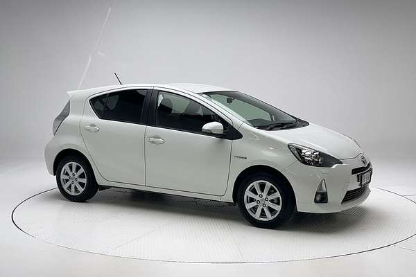 2014 Toyota Prius C i-Tech NHP10R