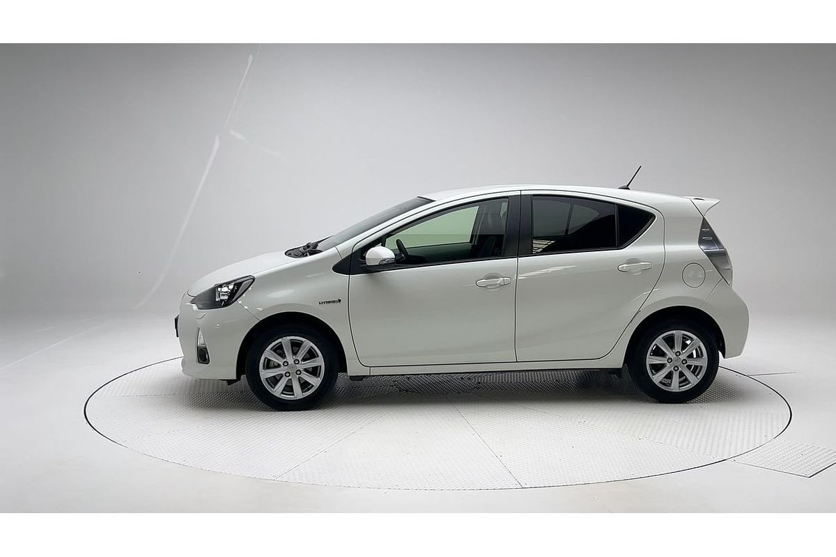 2014 Toyota Prius C i-Tech NHP10R