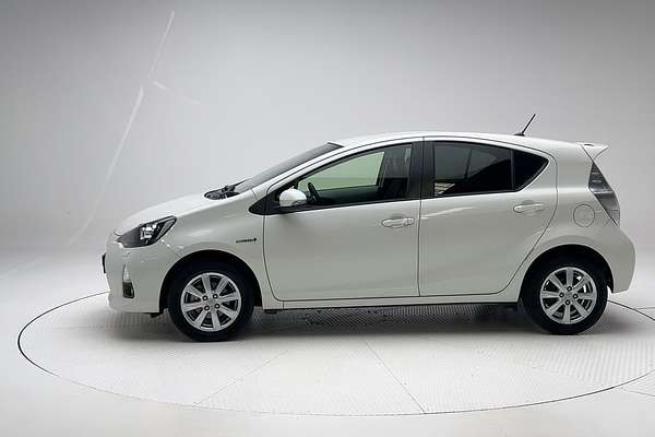 2014 Toyota Prius C i-Tech NHP10R