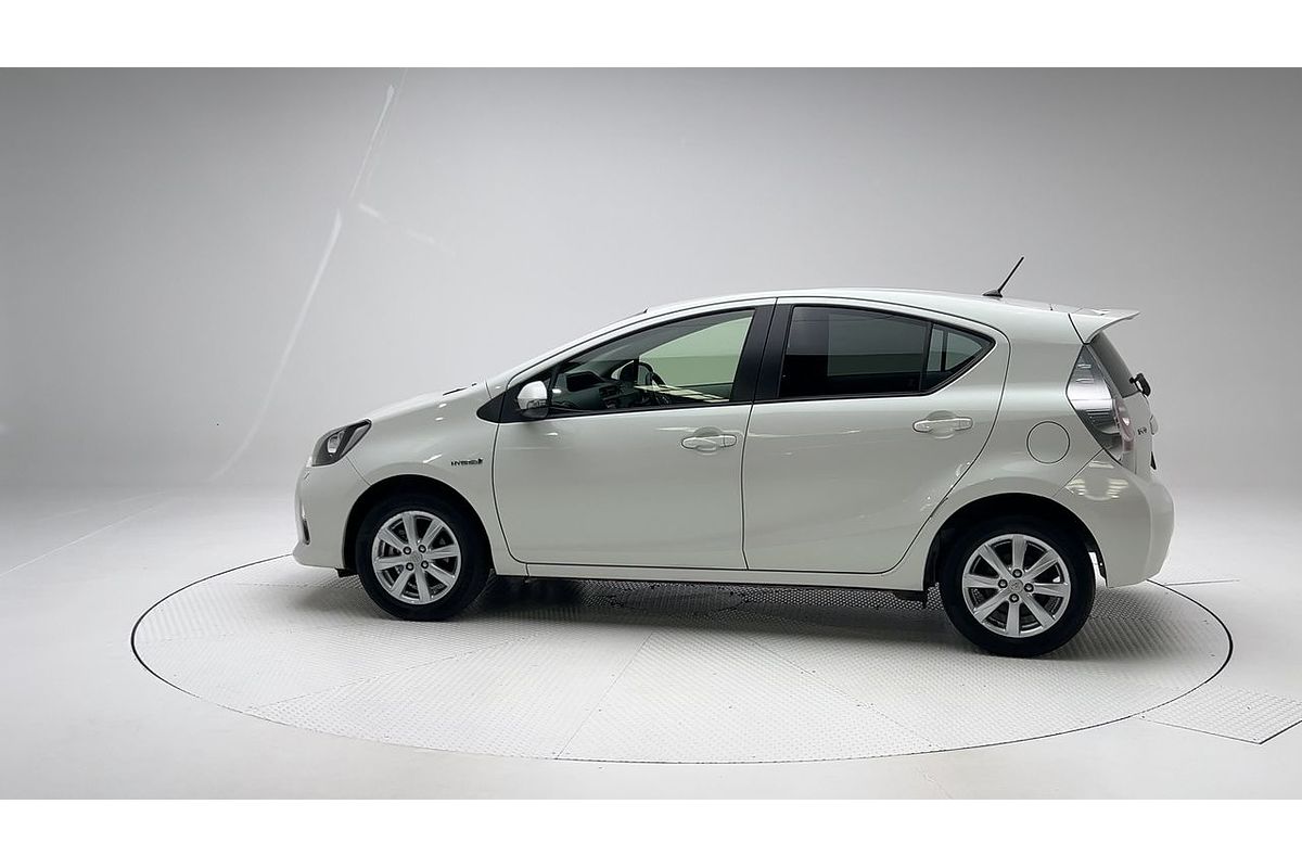2014 Toyota Prius C i-Tech NHP10R