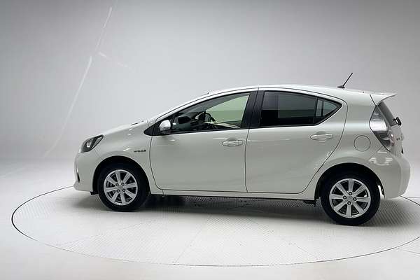 2014 Toyota Prius C i-Tech NHP10R