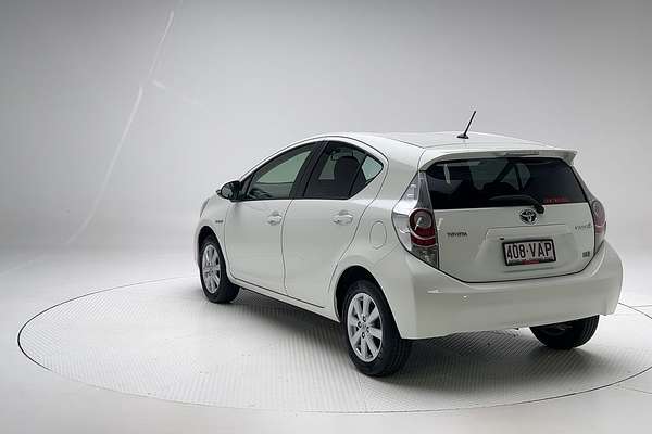 2014 Toyota Prius C i-Tech NHP10R