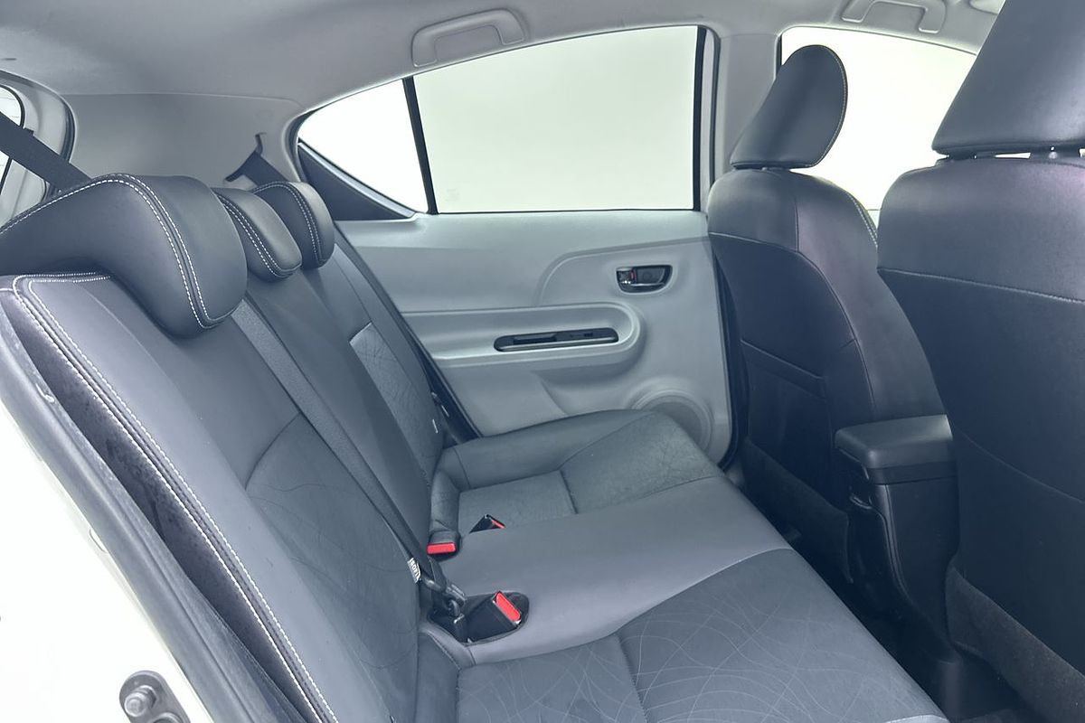 2014 Toyota Prius C i-Tech NHP10R