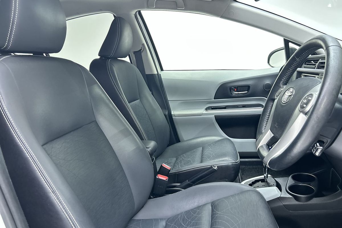 2014 Toyota Prius C i-Tech NHP10R