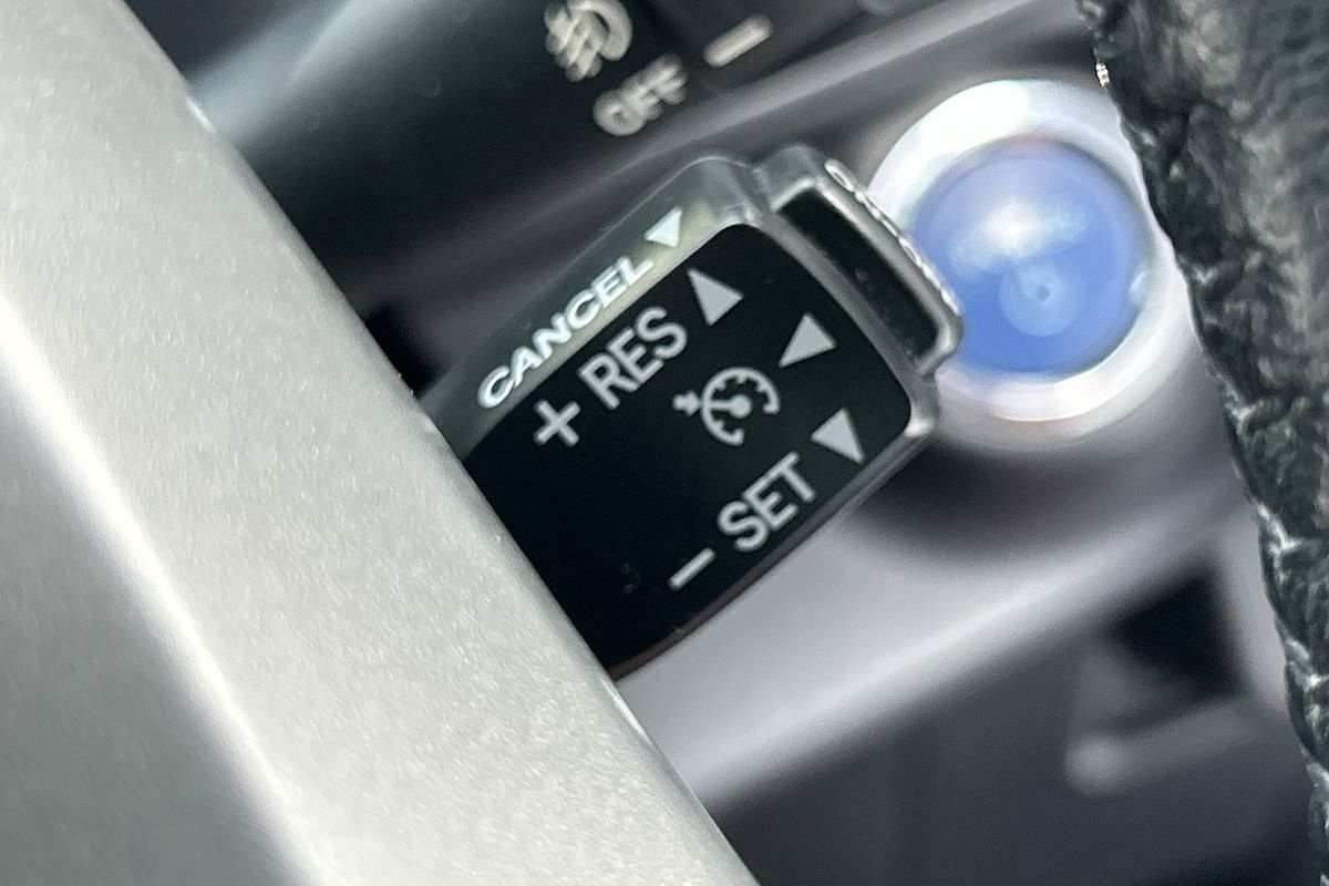2014 Toyota Prius C i-Tech NHP10R