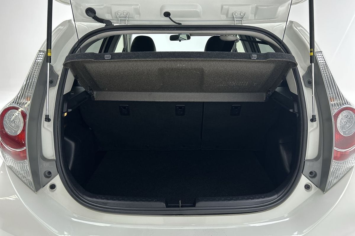 2014 Toyota Prius C i-Tech NHP10R