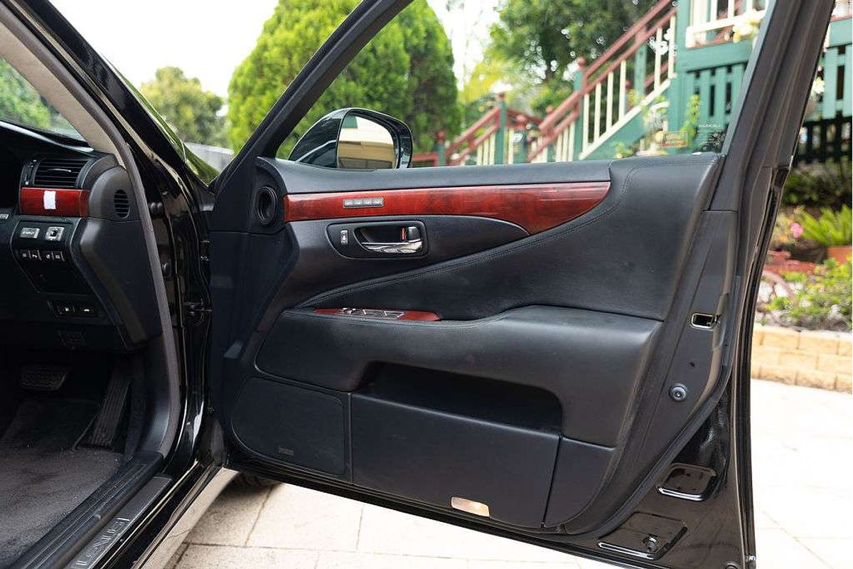 2011 Lexus LS LS460 USF40R