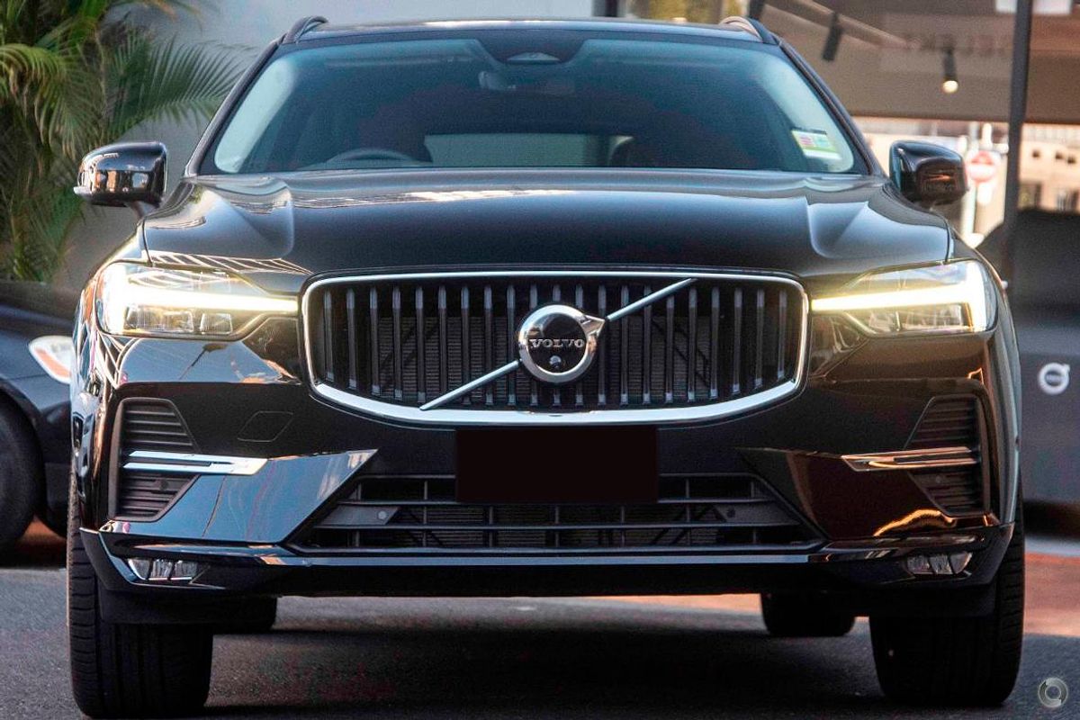 2024 Volvo XC60 Plus B5
