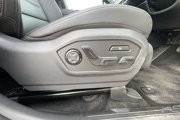 2025 Hyundai Santa Fe Calligraphy MX5.V1