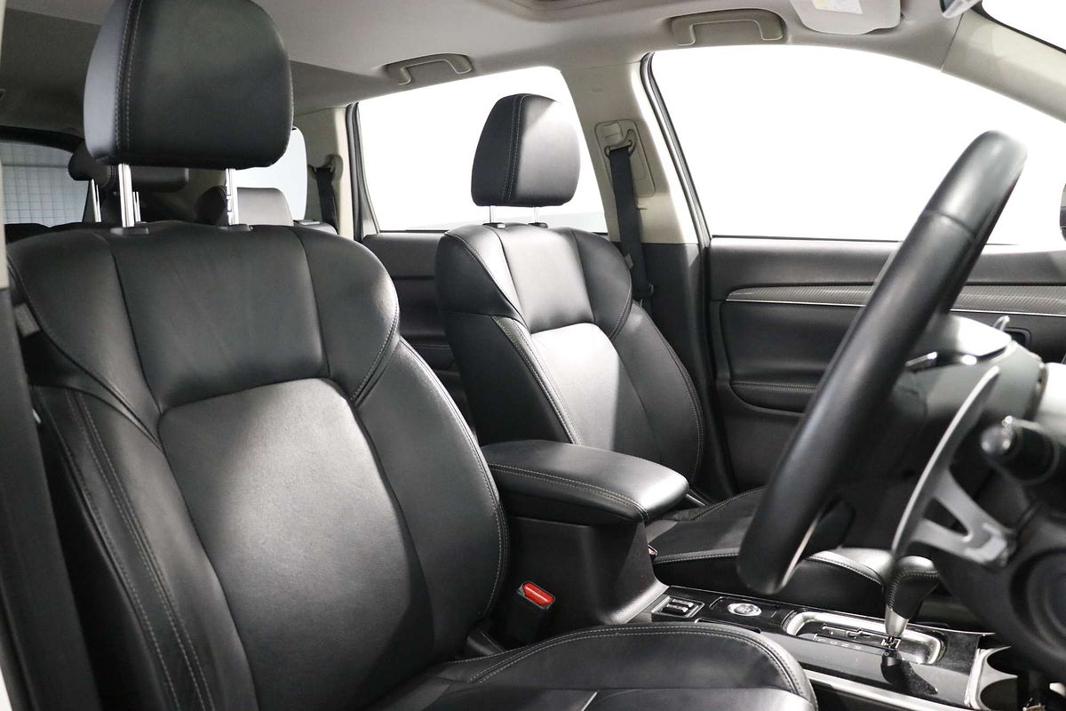2020 Mitsubishi Outlander Exceed ZL