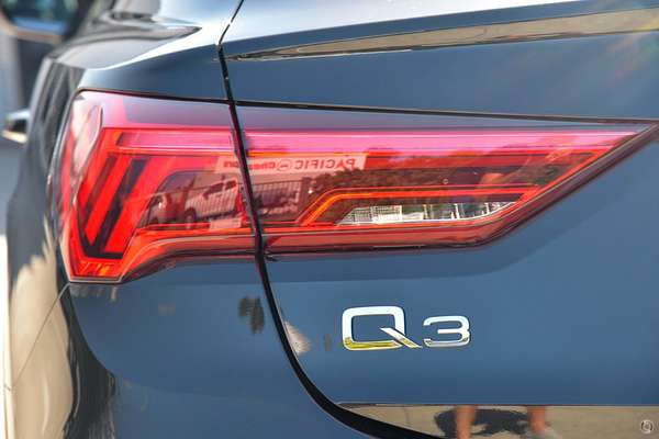 2025 Audi Q3 35 TFSI S line F3