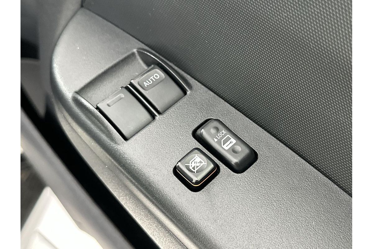 2018 Toyota Hiace Commuter TRH223R