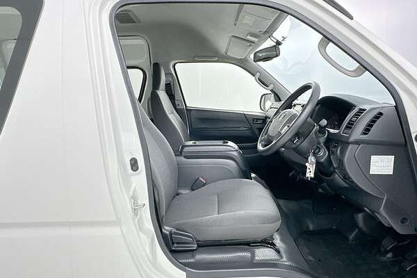 2018 Toyota Hiace Commuter TRH223R