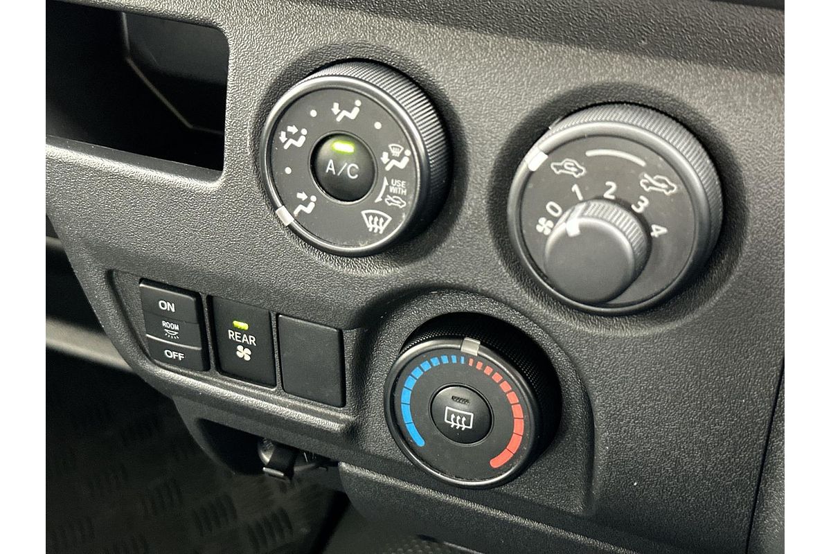 2018 Toyota Hiace Commuter TRH223R