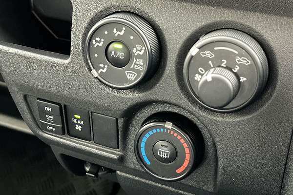 2018 Toyota Hiace Commuter TRH223R