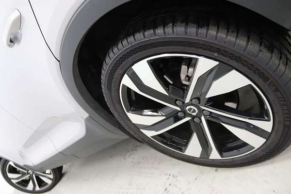 2023 Volvo XC40 Ultimate B5 Dark