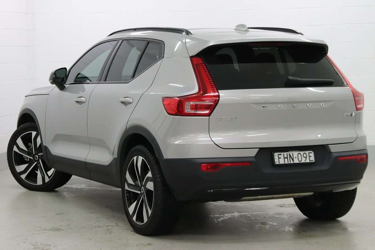 2023 Volvo XC40 Ultimate B5 Dark