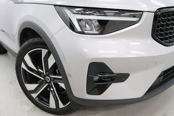2023 Volvo XC40 Ultimate B5 Dark
