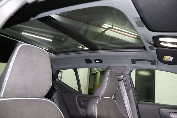 2023 Volvo XC40 Ultimate B5 Dark