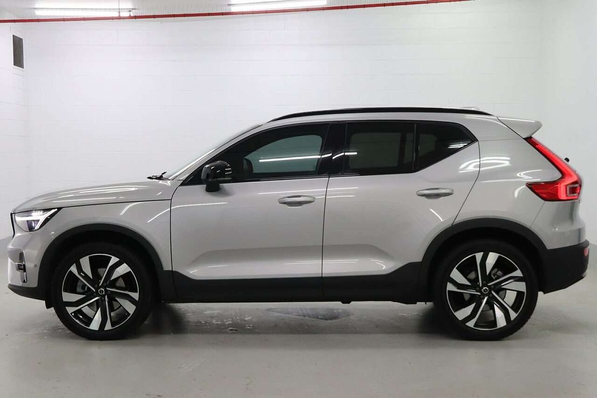 2023 Volvo XC40 Ultimate B5 Dark