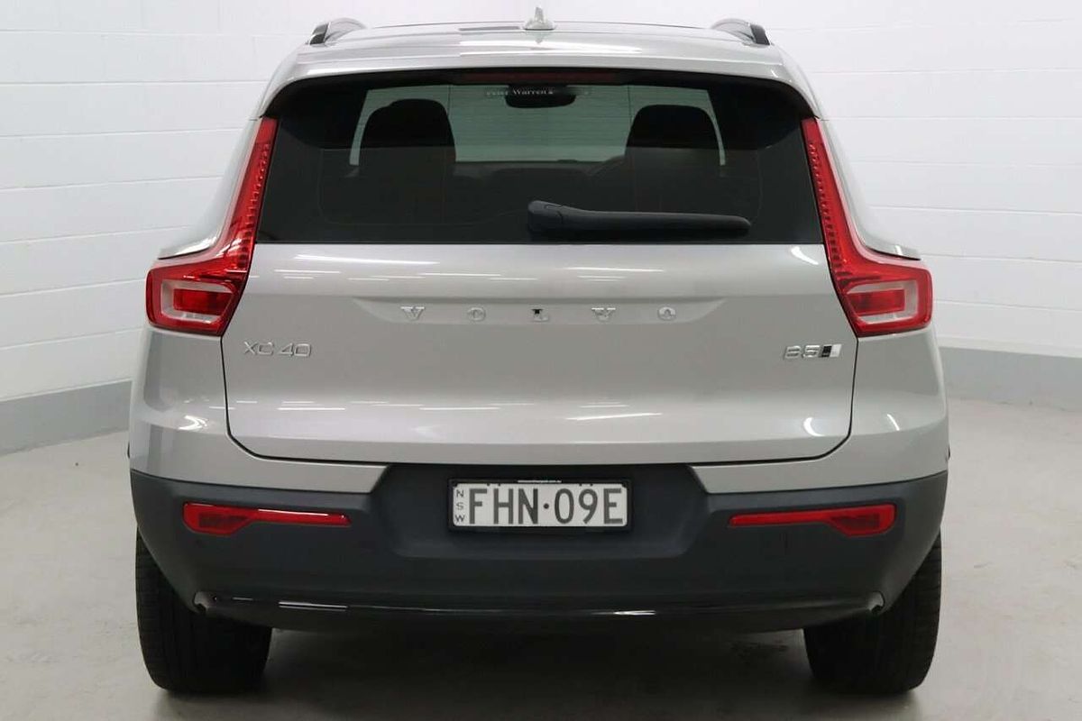 2023 Volvo XC40 Ultimate B5 Dark