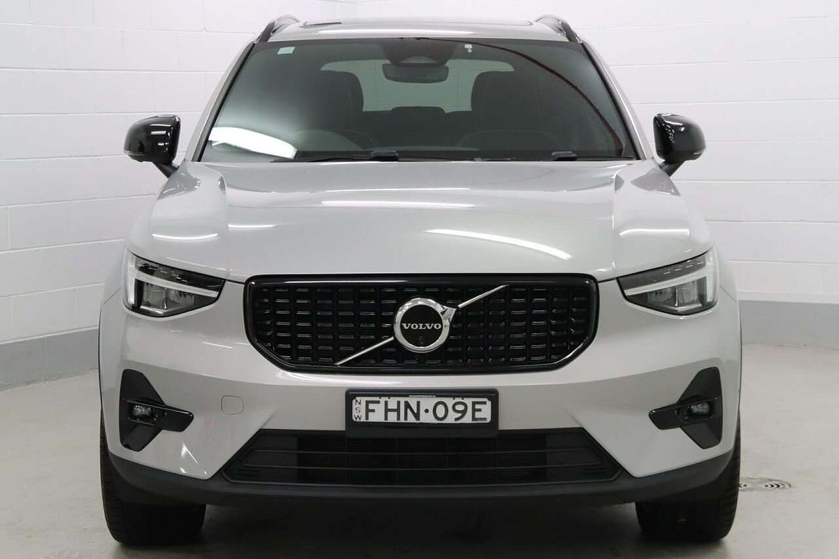 2023 Volvo XC40 Ultimate B5 Dark