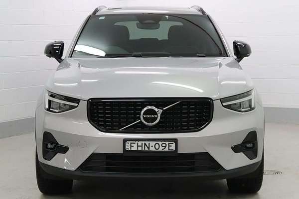 2023 Volvo XC40 Ultimate B5 Dark