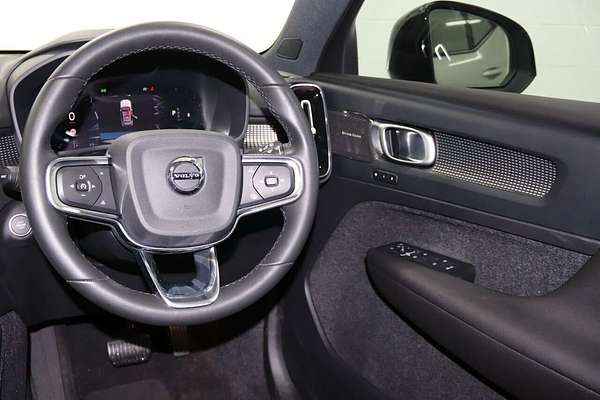 2023 Volvo XC40 Ultimate B5 Dark