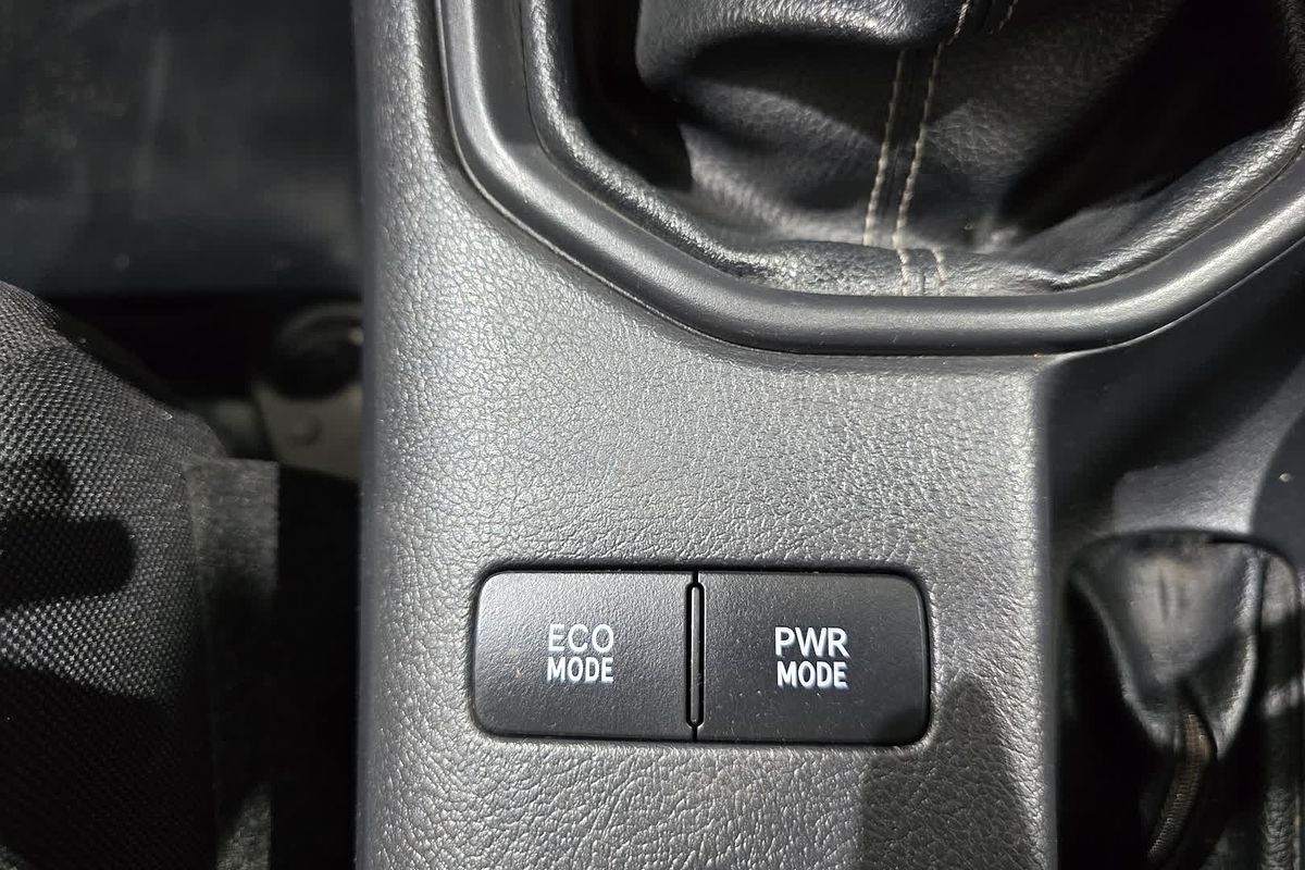 2019 Toyota Hilux Hilux 4x4 SR 2.8L T Diesel Manual Single Cab C/C GUN126R 4X4
