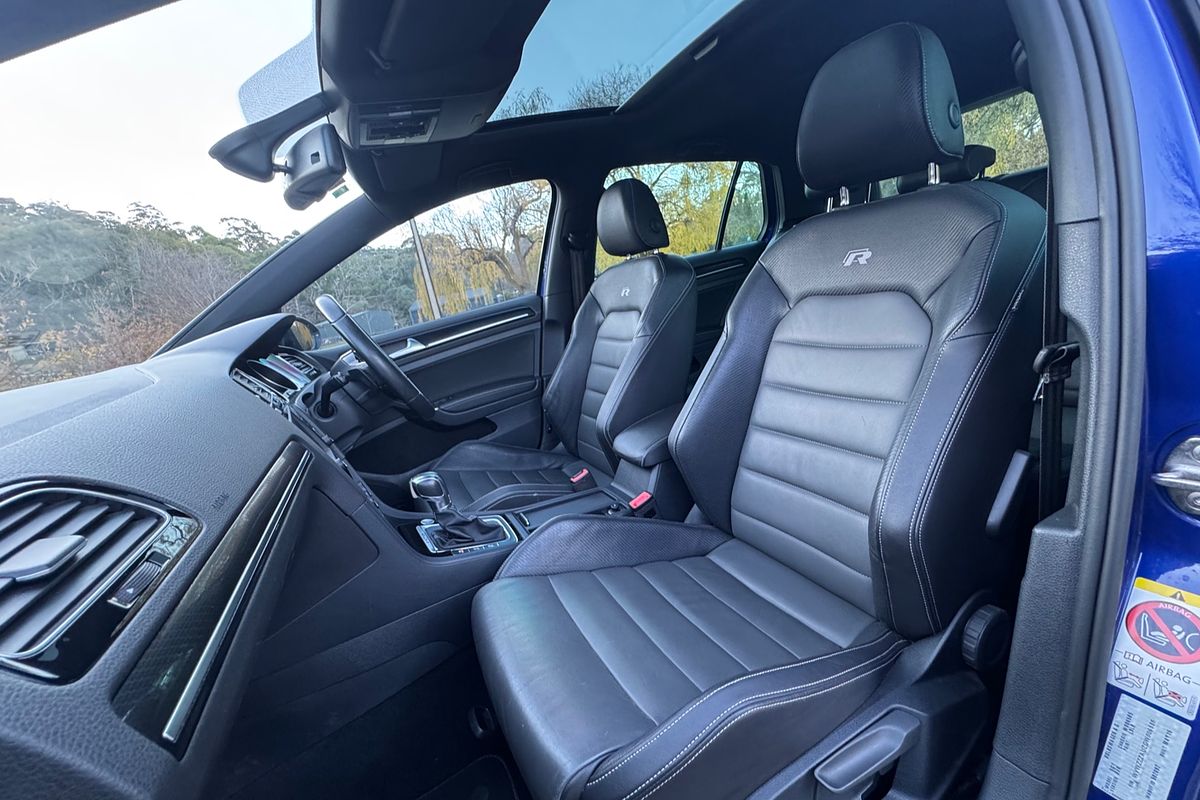 2015 Volkswagen Golf R Wolfsburg Edition 7