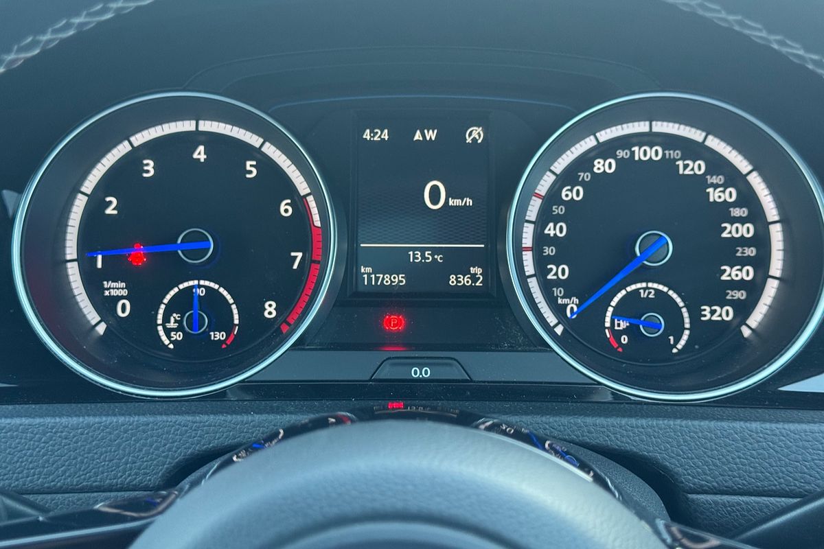 2015 Volkswagen Golf R Wolfsburg Edition 7