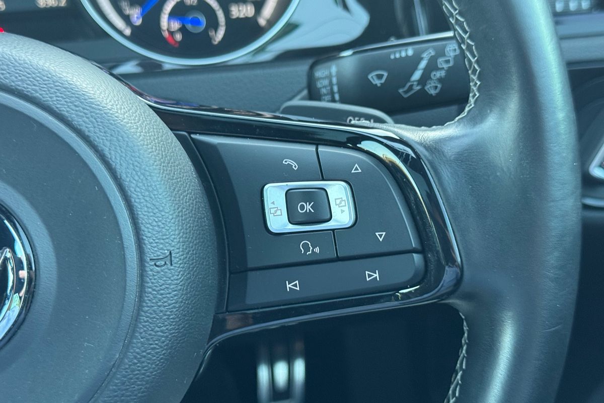 2015 Volkswagen Golf R Wolfsburg Edition 7