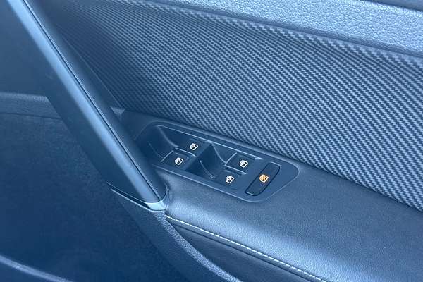 2015 Volkswagen Golf R Wolfsburg Edition 7