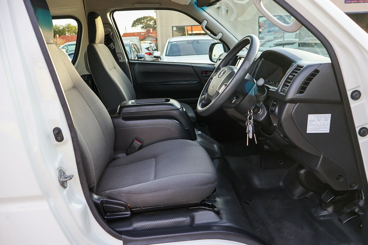 2017 Toyota Hiace Commuter TRH223R