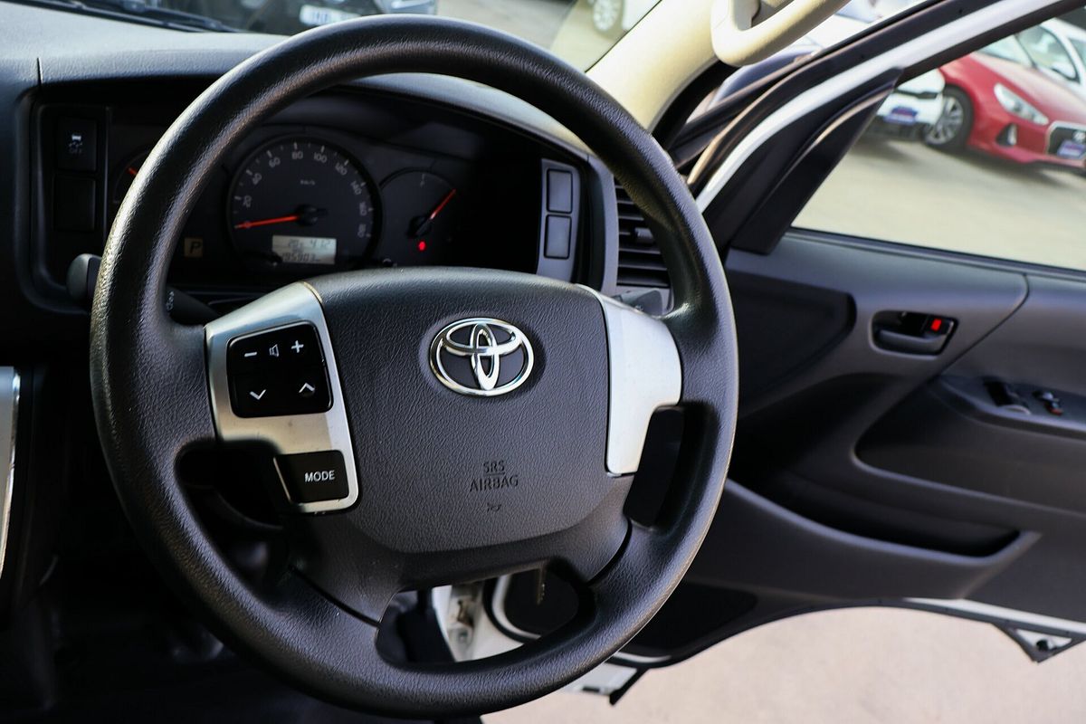 2017 Toyota Hiace Commuter TRH223R