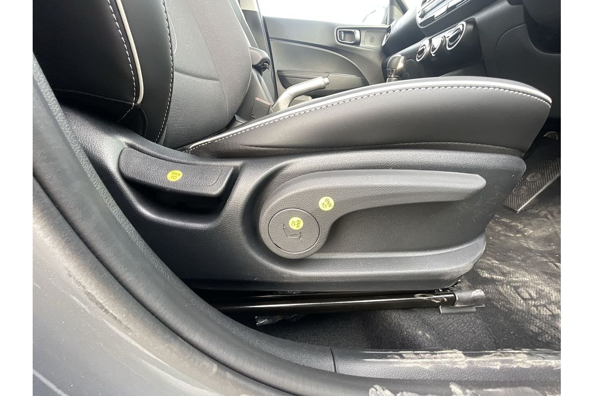 2025 Hyundai Venue Active QX.V5