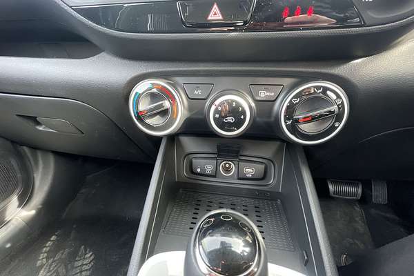 2025 Hyundai Venue Active QX.V5