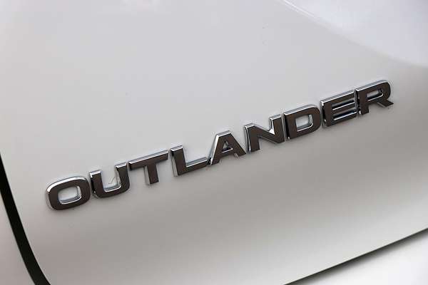 2024 Mitsubishi Outlander PHEV ES ZM