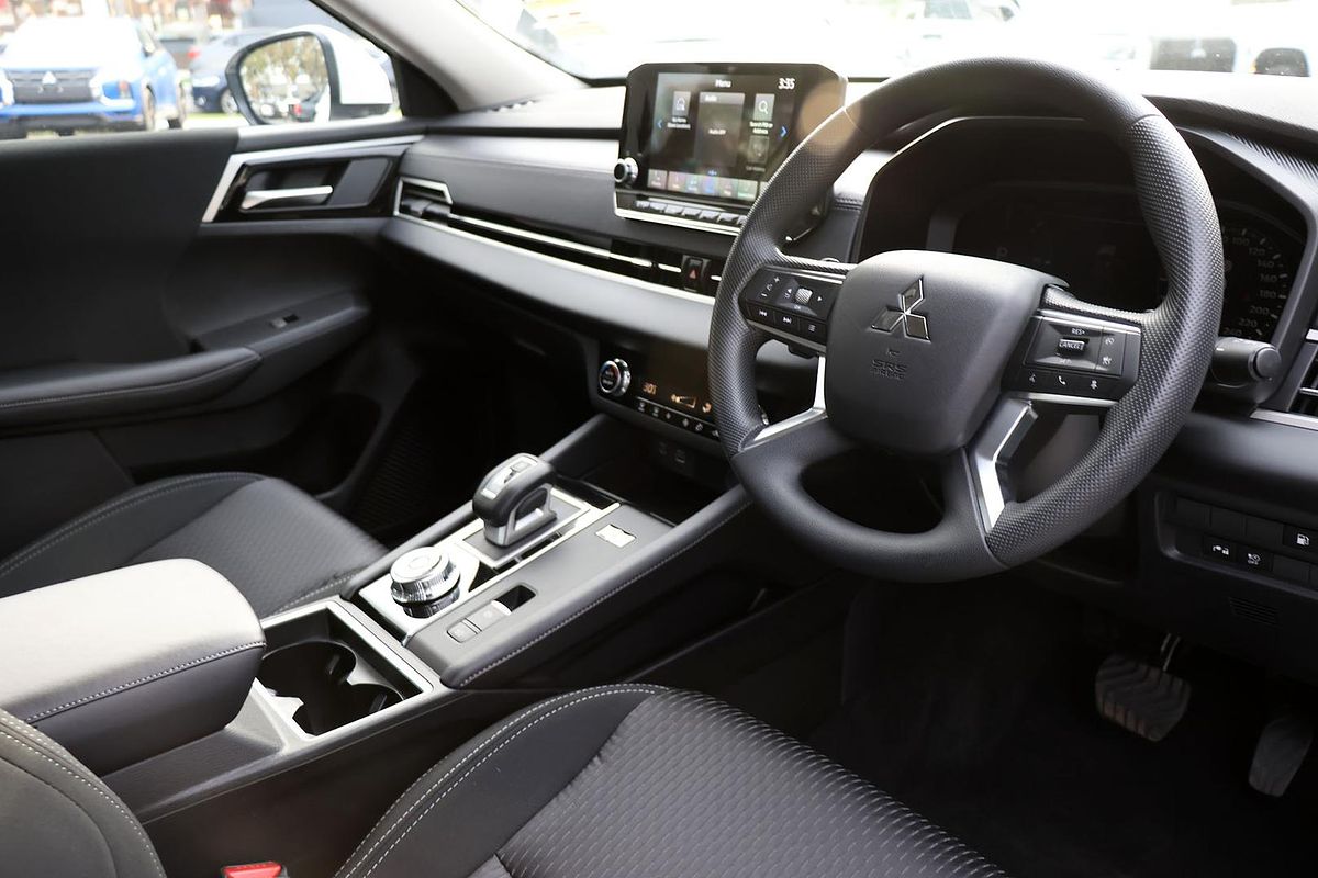 2024 Mitsubishi Outlander PHEV ES ZM