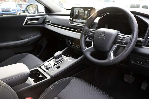 2024 Mitsubishi Outlander PHEV ES ZM